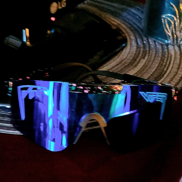 SASSY PIT VIPER 🔥 SNOW, SUNGLASSES - Picture 2 of 7